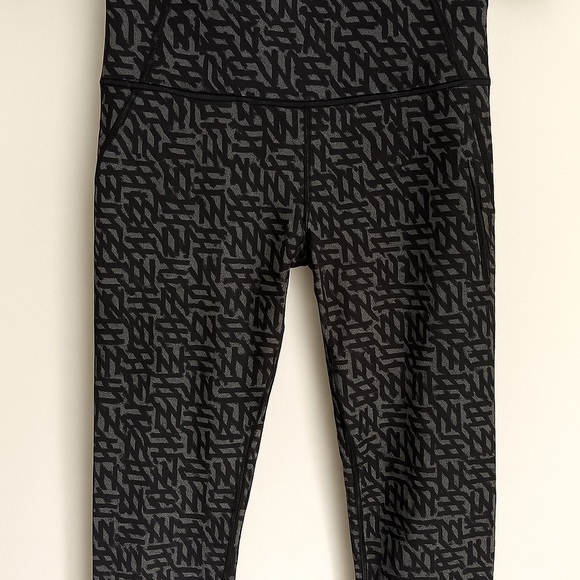 Lululemon Cropped Legging Size 4 Black and Grey— NWOT, No Tags - Picture 1 of 11